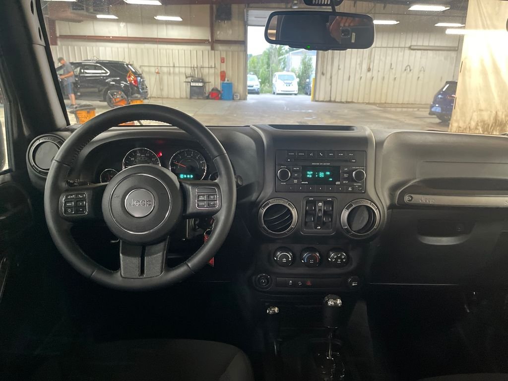 Used 2018 Gray Jeep Unlimited Sport image 18