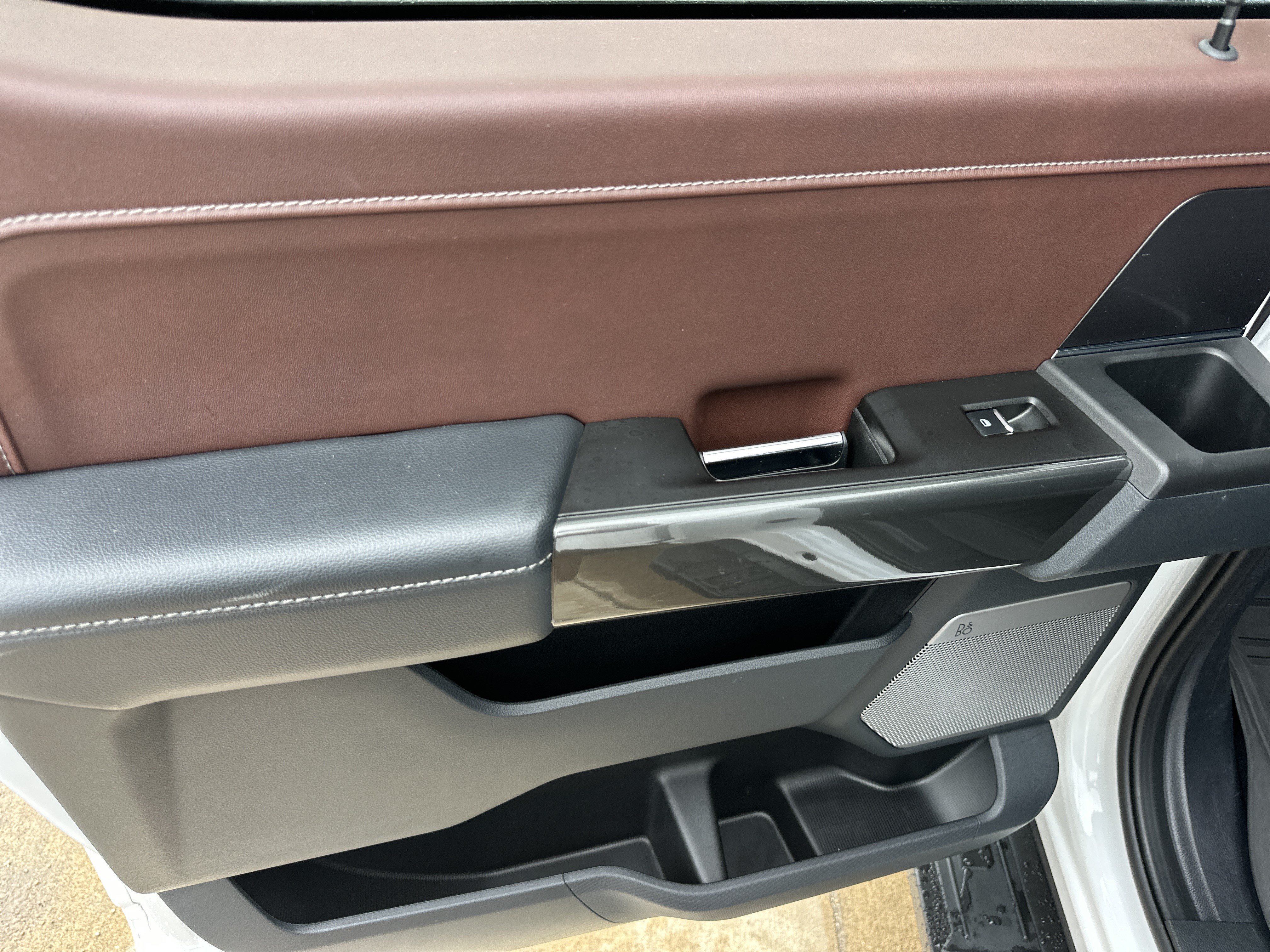 Used 2023 Oxford White Ford Lariat image 22