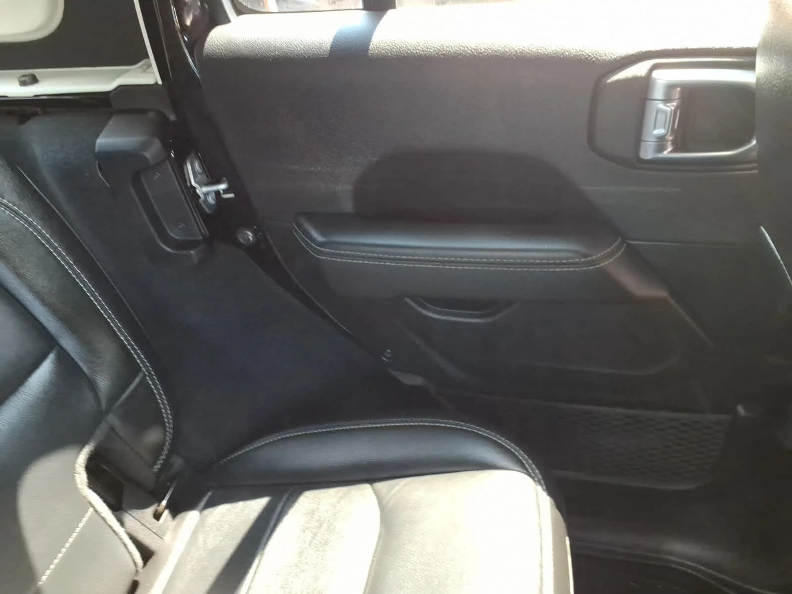 Certified Used 2022 Black Clearcoat Jeep Unlimited Sahara image 21