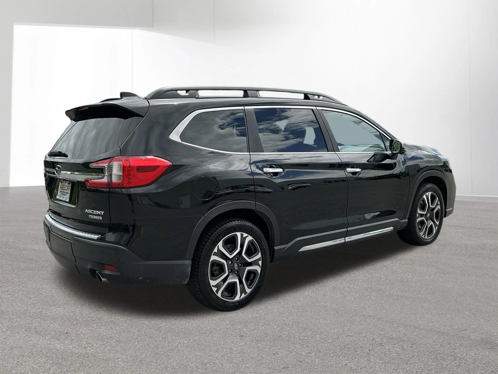 Used 2023 Crystal Black Silica Subaru Touring image 3