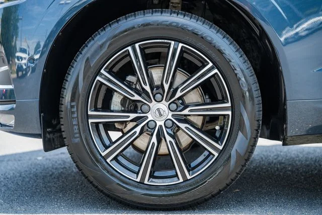 Used 2019 Denim Blue Volvo T5 Inscription image 18