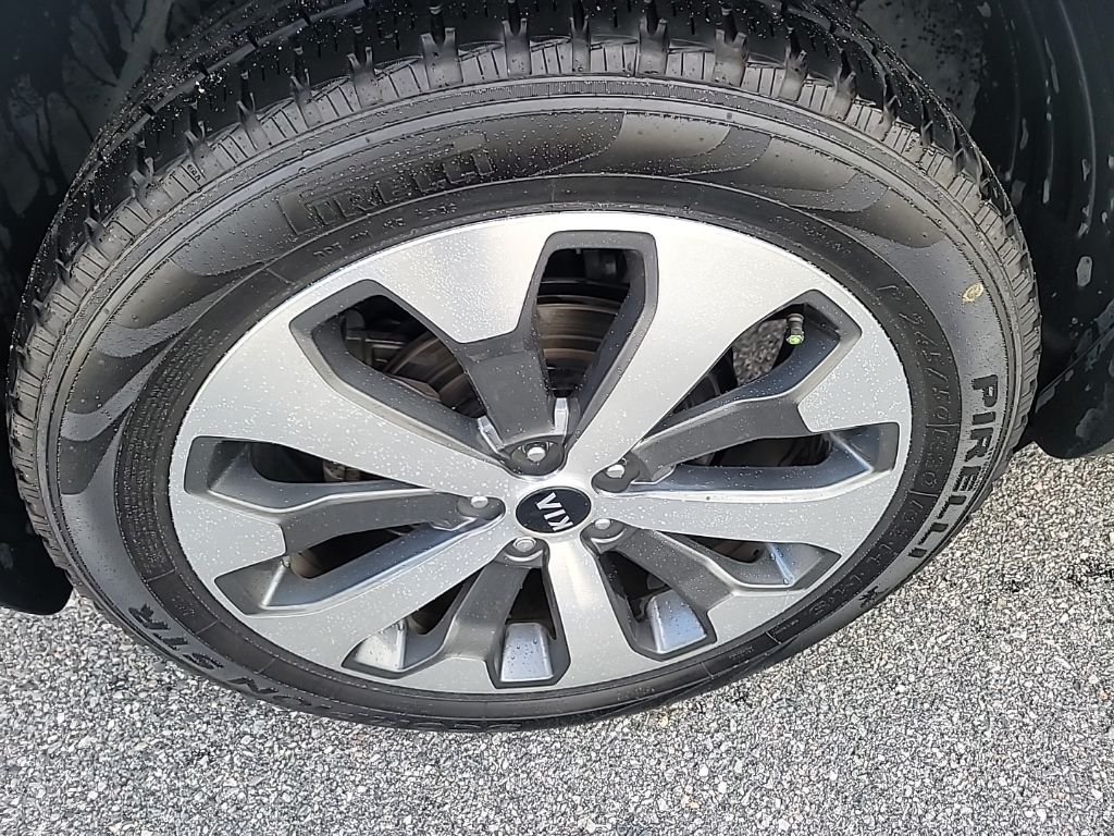 Used 2021 Silver Kia S image 9