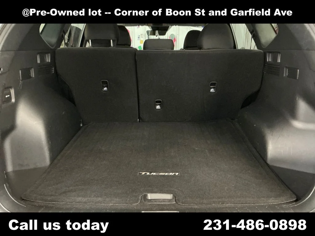 Used 2023 Black Hyundai SEL image 10