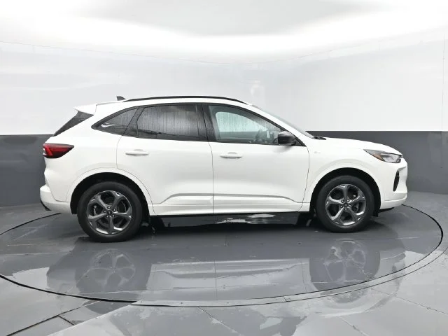Used 2023 White Metallic Ford ST-Line image 4