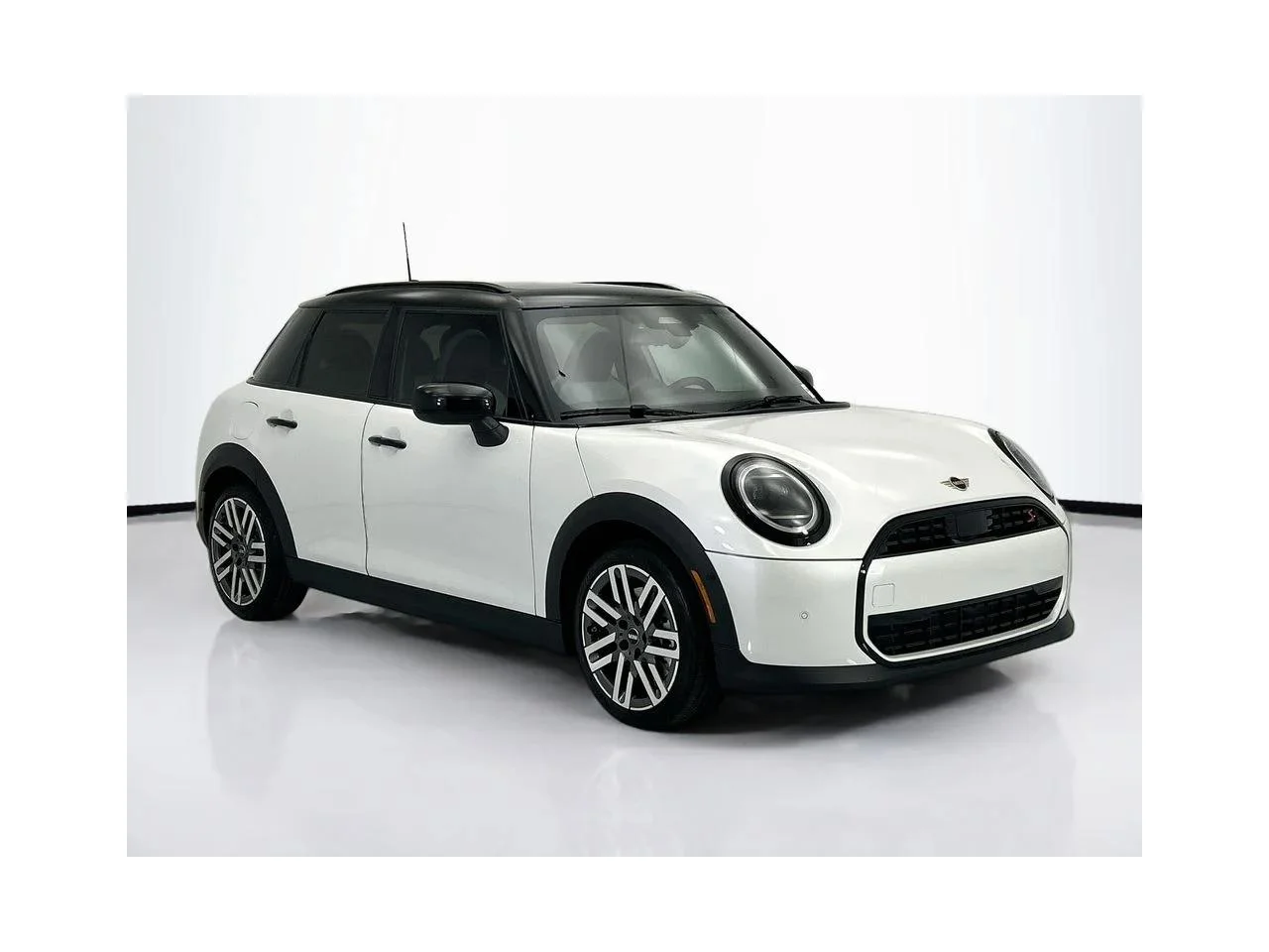 New 2026 Nanuq White Metallic MINI SIGNATURE PLUS image 3