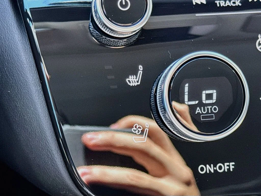 New 2027 MINERAL BLACK INFINITI Luxe FWD image 20