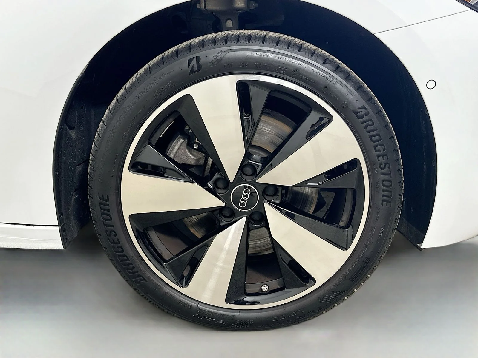Used 2025 White Audi  image 10