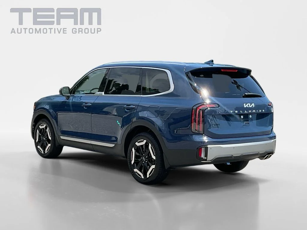Used 2023 Black Kia EX image 5