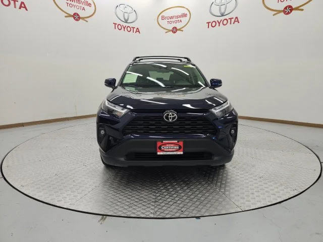 Used 2025  Toyota XLE Premium image 4