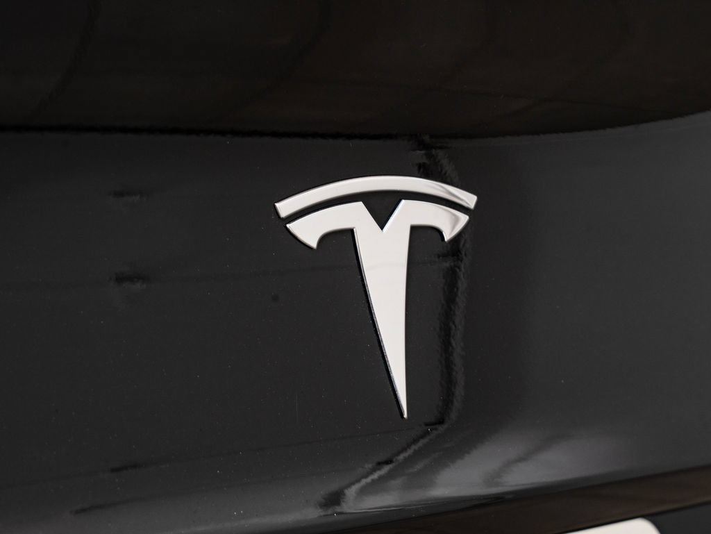 Used 2023 Black Tesla  image 16
