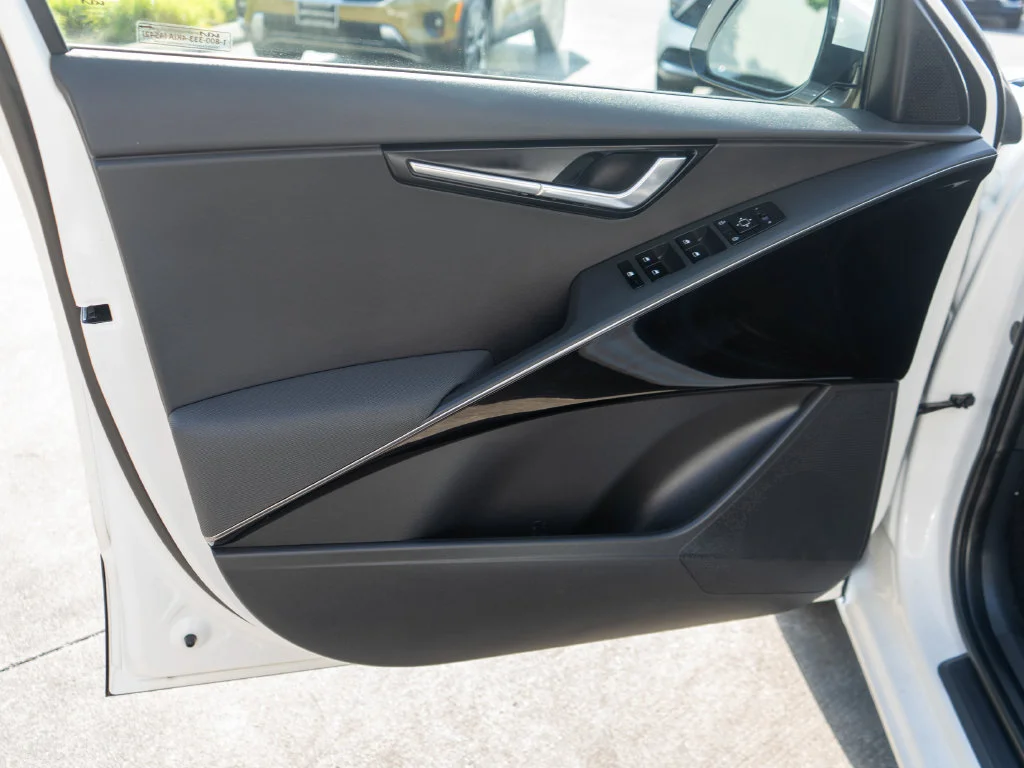 Certified Used 2023 White Kia Wind image 25