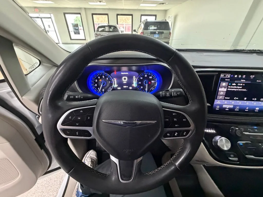 2024 Chrysler Pacifica Touring L - Photo 12