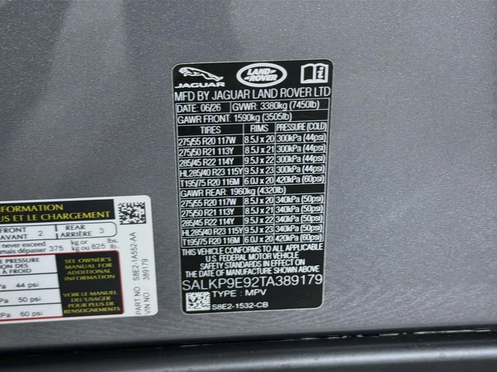 New 2026 Eiger Grey Land Rover SE image 34