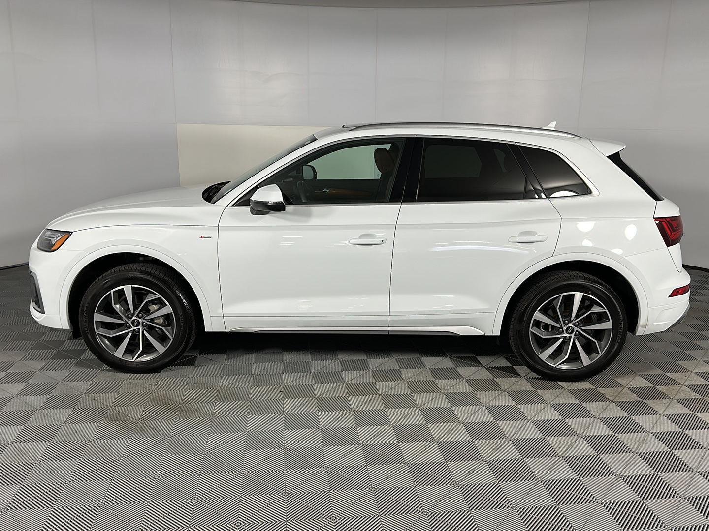 Used 2023 Glacier White Metallic Audi S line Premium image 13