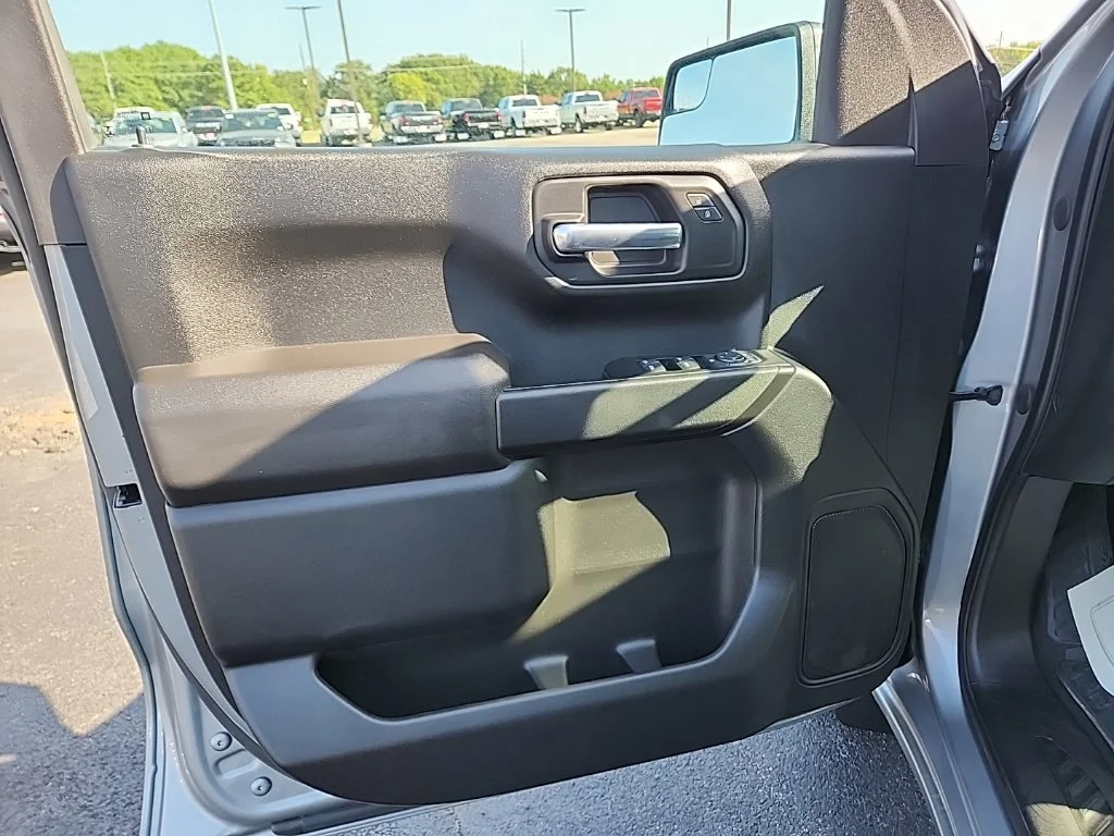 Used 2023 Gray Chevrolet Custom image 10