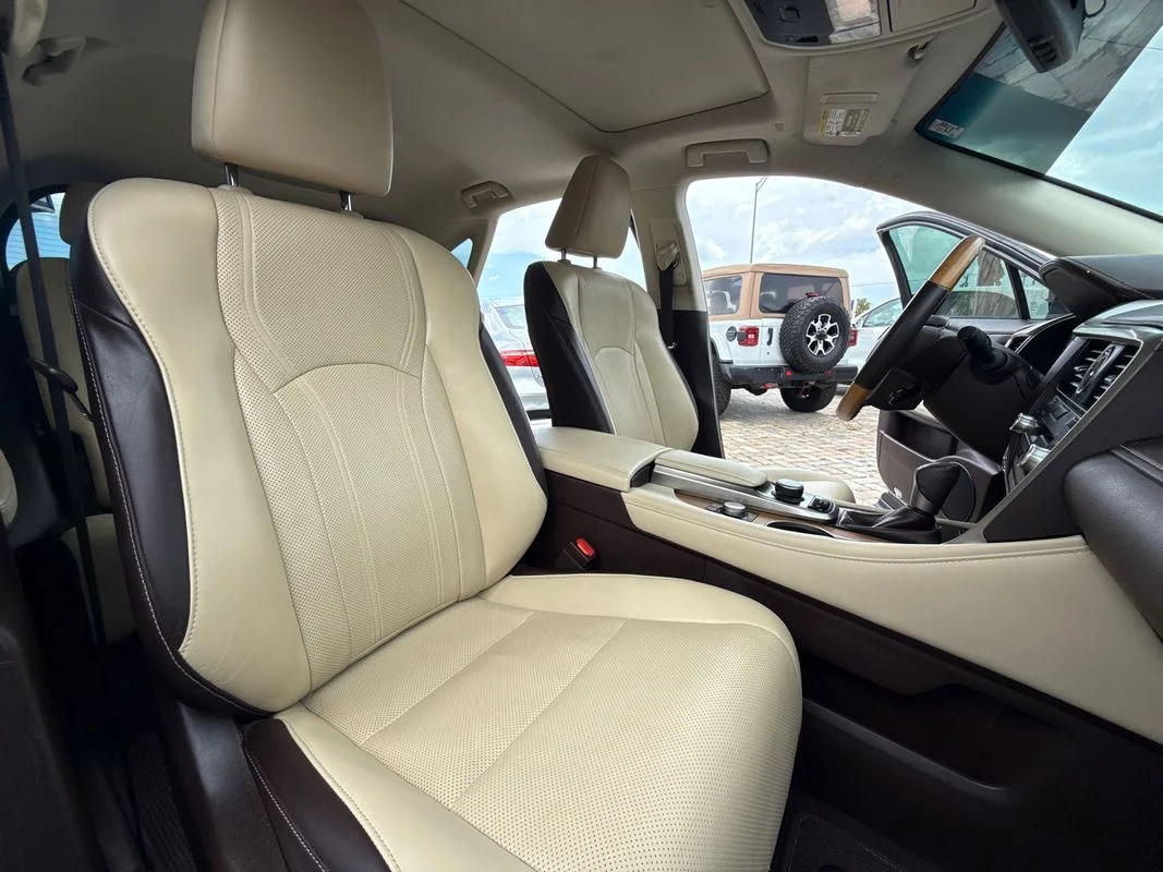Used 2018  Lexus FWD image 26