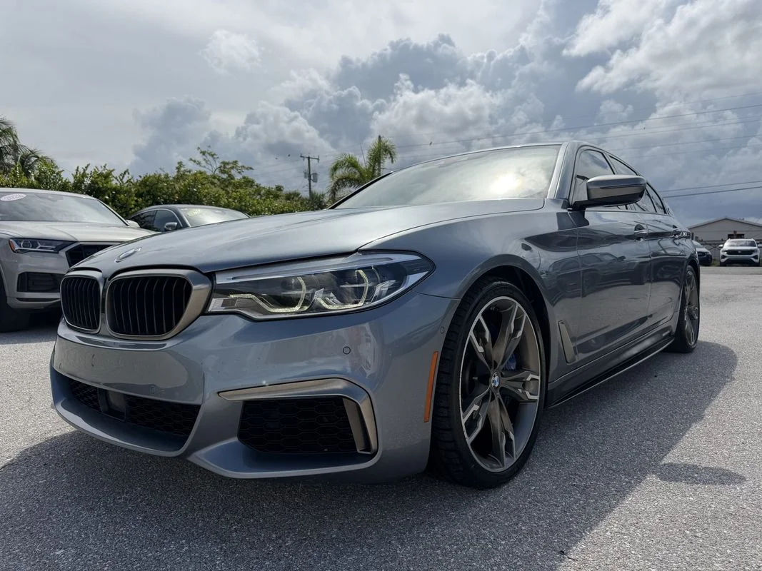 Used 2018  BMW M550i xDrive image 1
