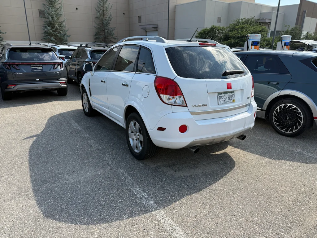 Used 2008 Polar White Saturn XR image 2
