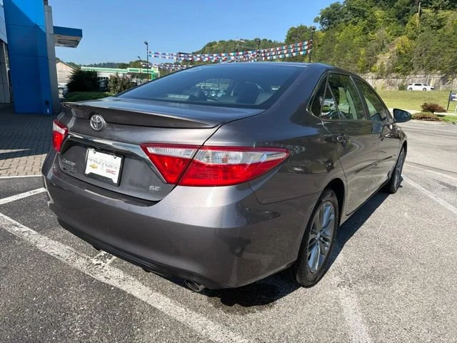 Used 2017 Gray Toyota XLE image 3
