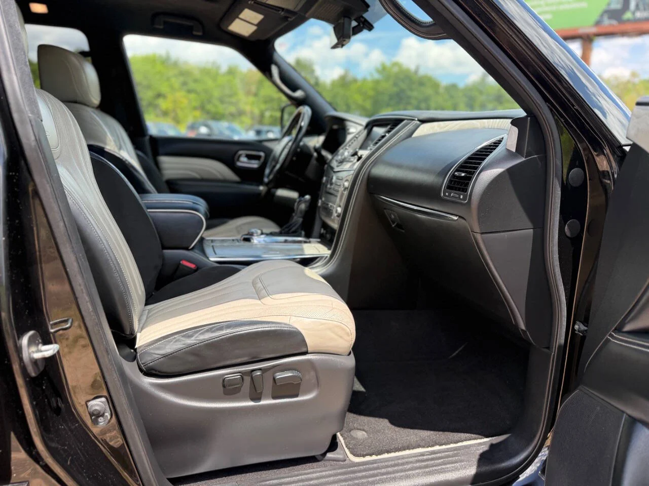 Used 2019 Black INFINITI Limited AWD 4dr SUV image 17