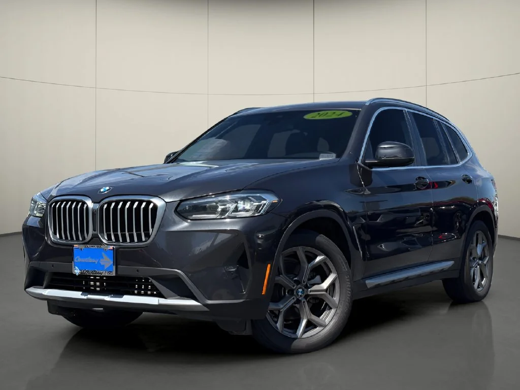 Used 2024 Gray BMW sDrive30i image 4