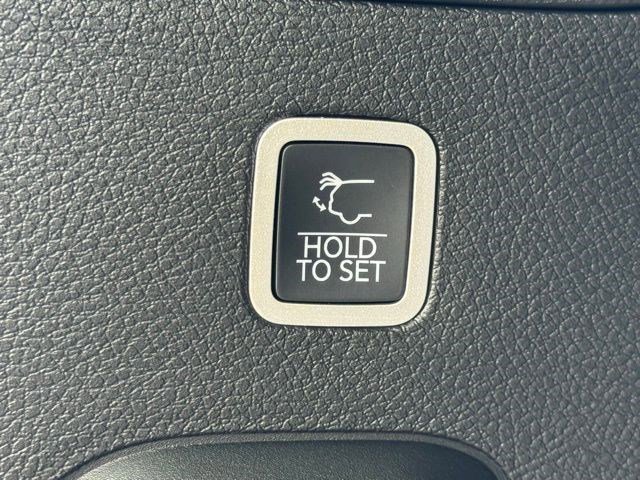 New 2026 Bright White Clear-Coat Exterior Paint Jeep Limited Altitude image 36