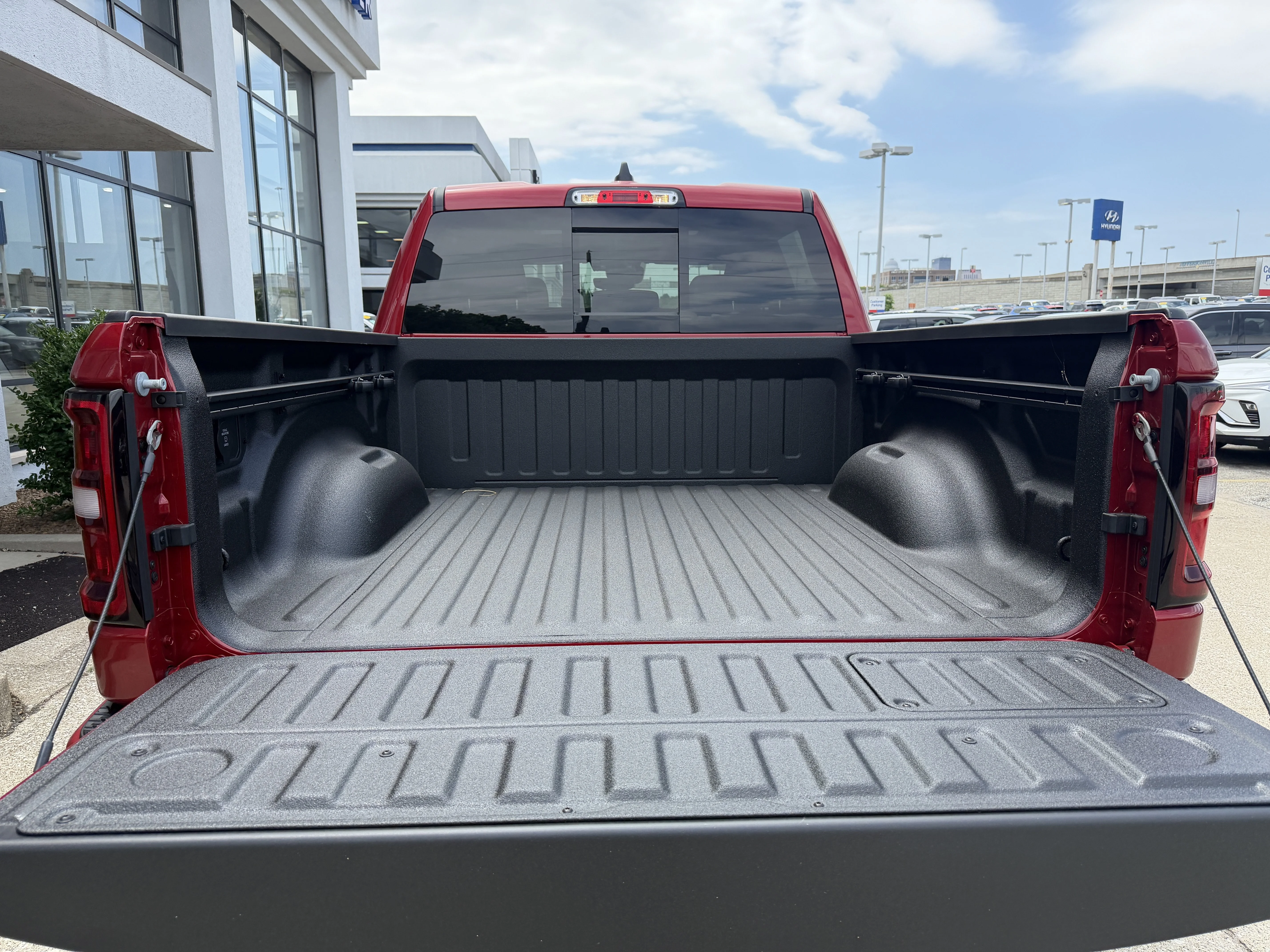 New 2026 Molten Red Pearl-Coat Exterior Paint RAM Laramie image 13