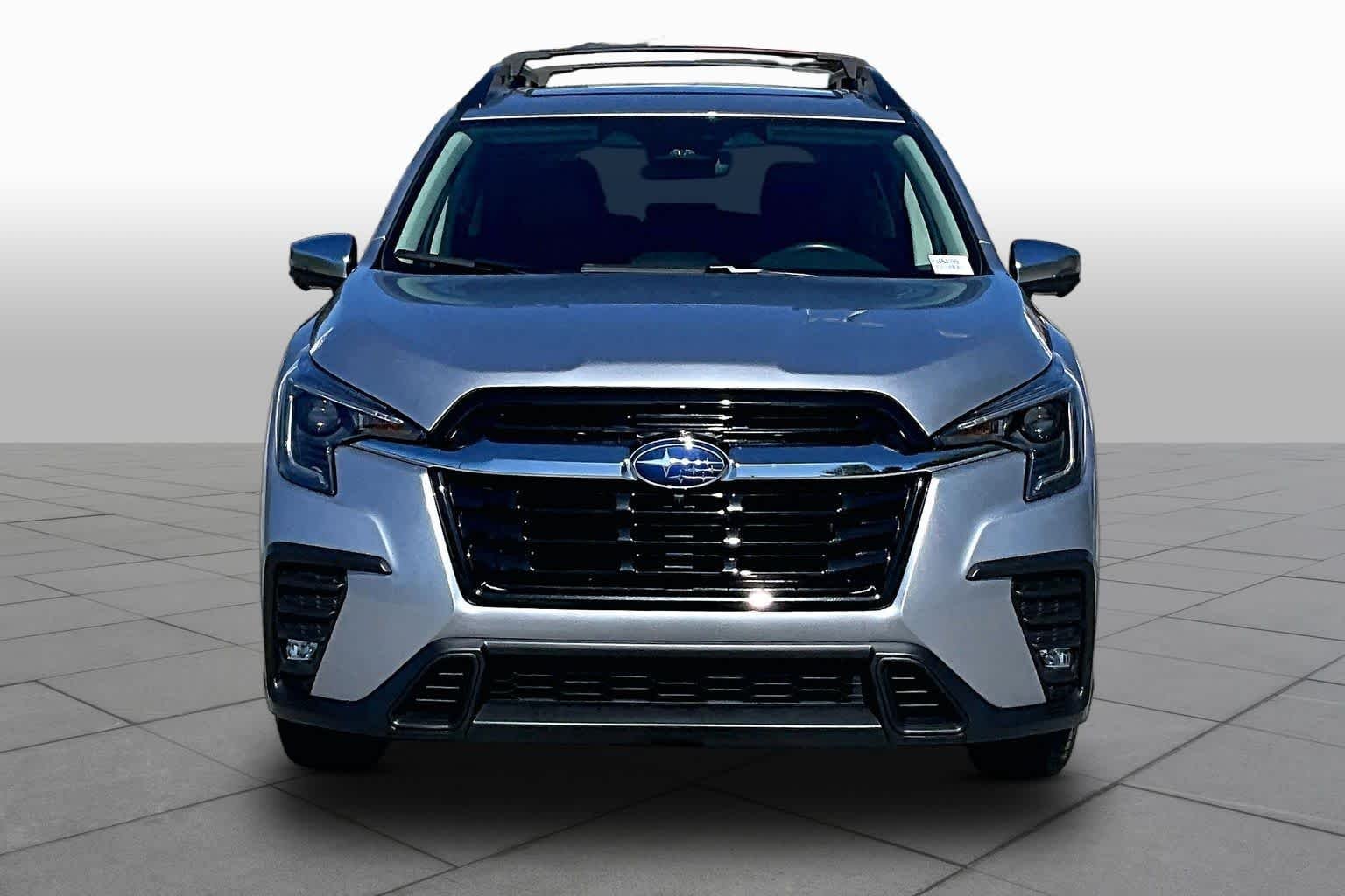 Used 2023 Ice Silver Metallic Subaru Limited image 4