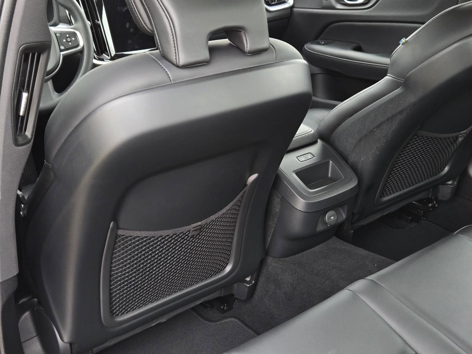Used 2024 Onyx Black Metallic Volvo Core Dark Theme image 23
