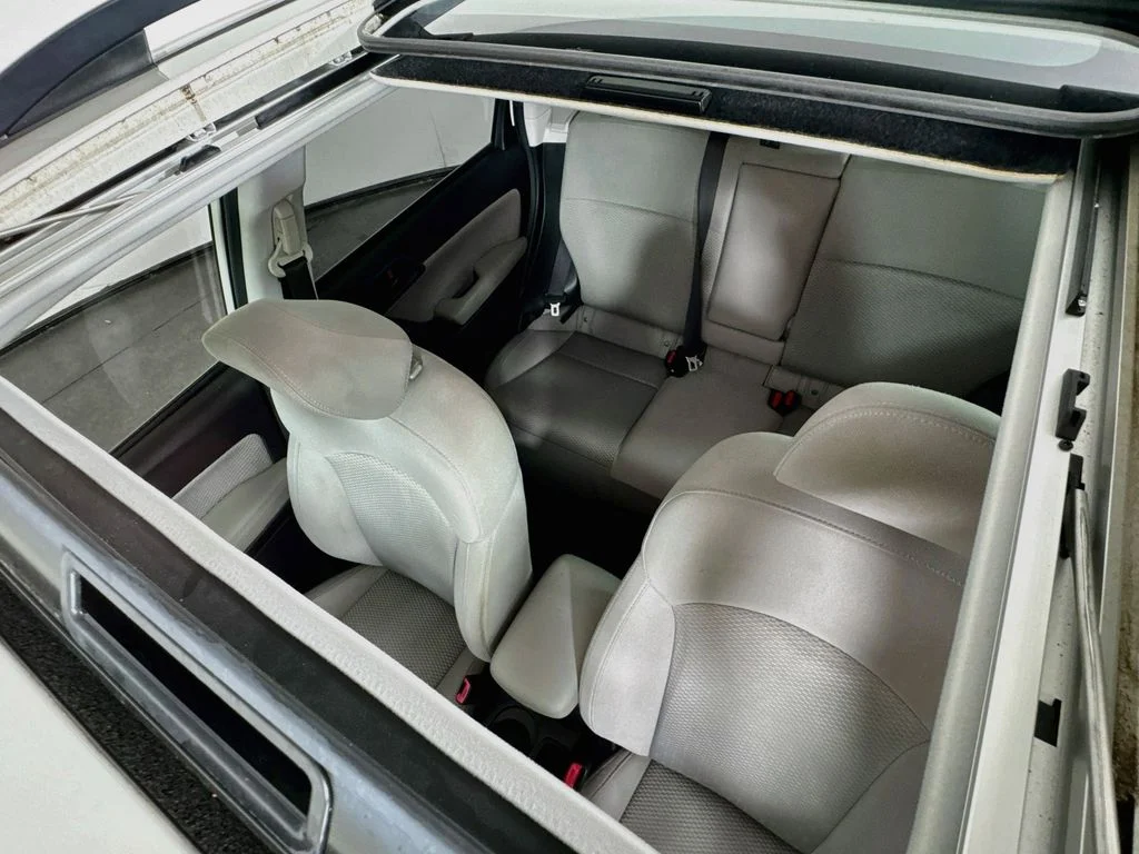 Used 2018 White Subaru 2.5i Premium image 26