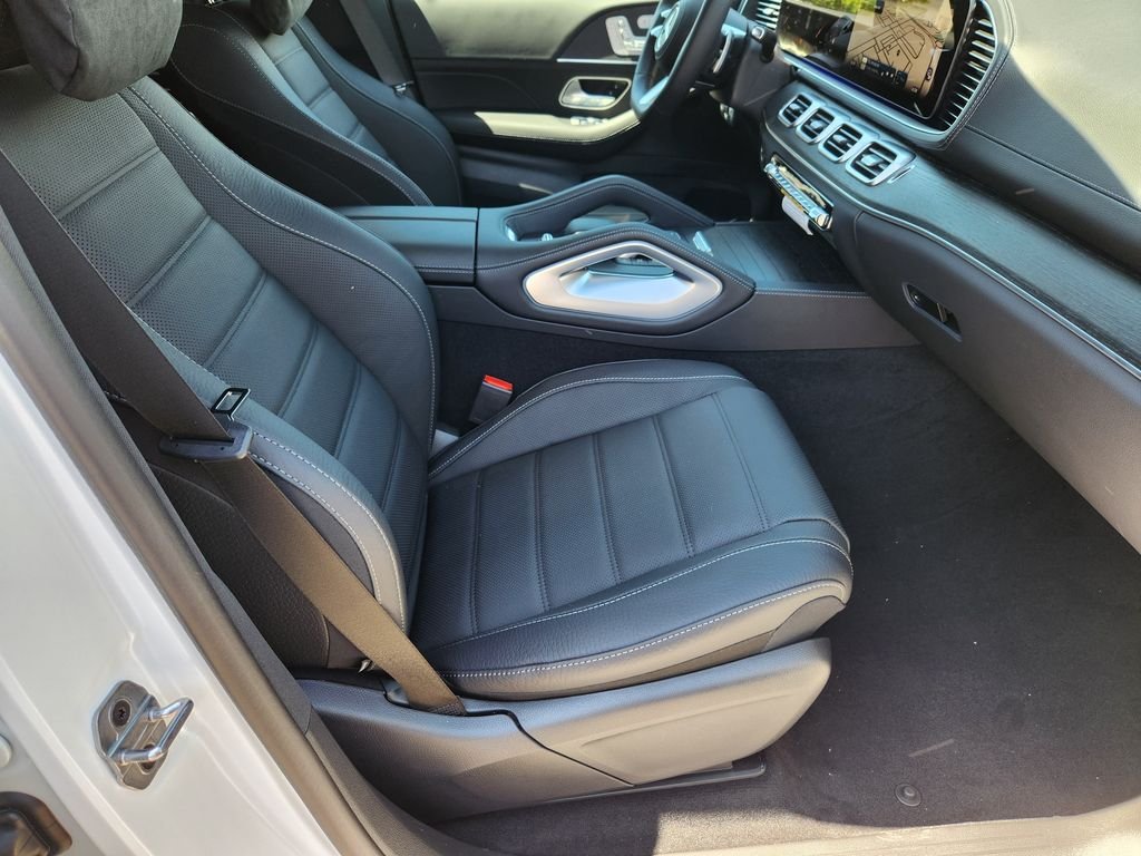 New 2026 MANUFAKTUR Signature Moonlight White Magno Mercedes-Benz GLS 450 4MATIC® image 15