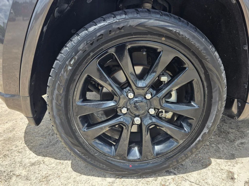 Used 2019 Gray Jeep Altitude image 23