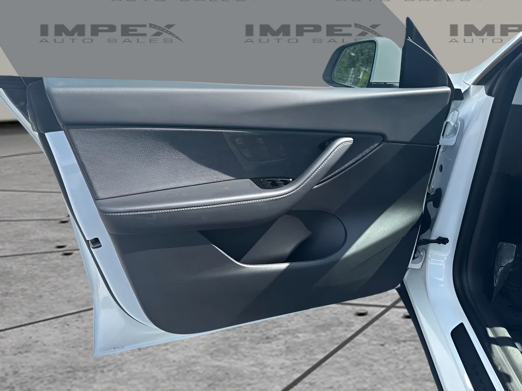 Used 2021 White Tesla Long Range image 17