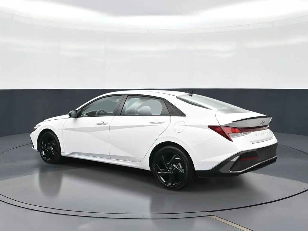 Used 2026 White Hyundai SEL Sport image 3