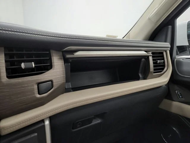 Used 2024 White Ford Limited image 33