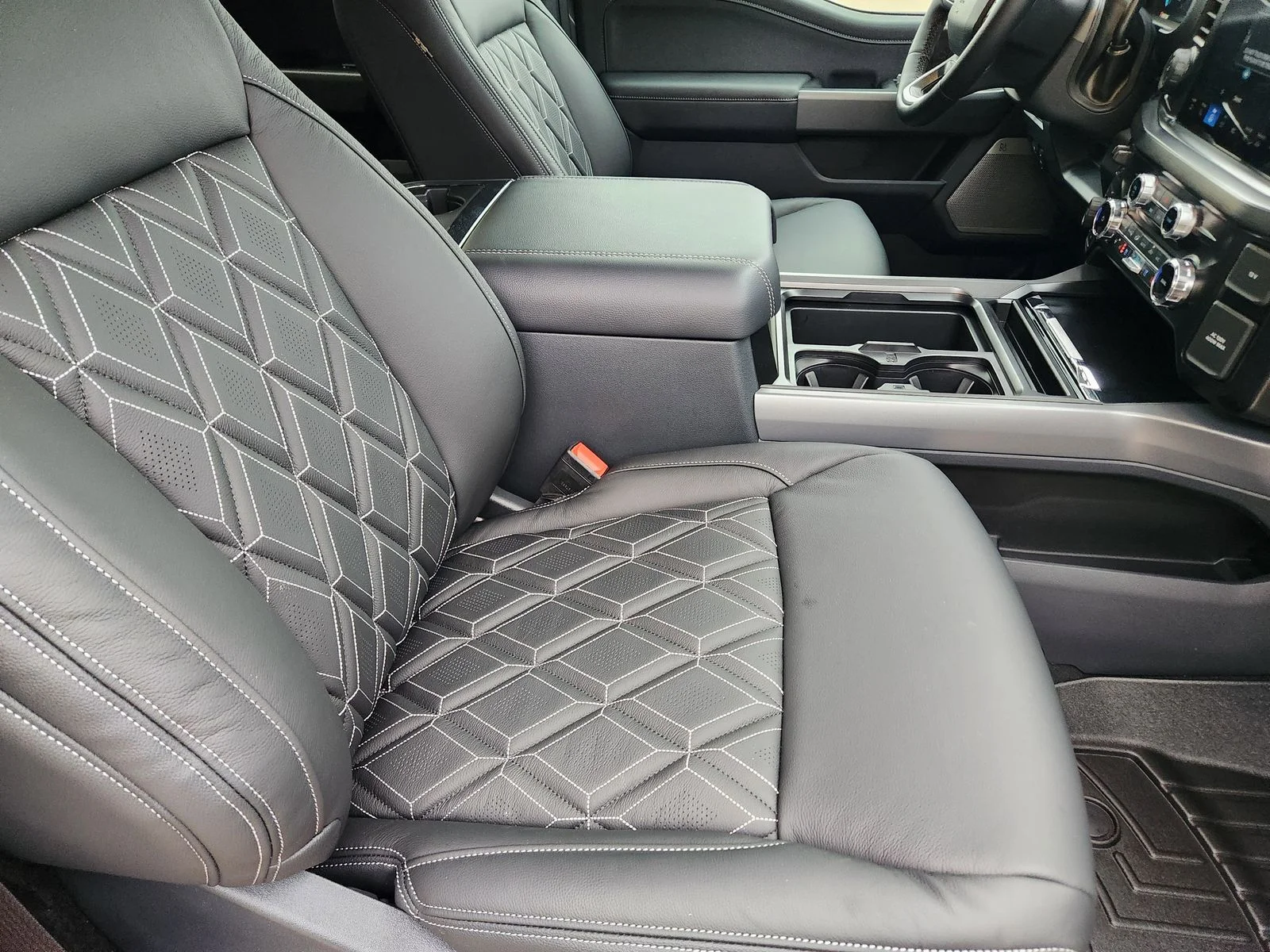 New 2026 Glacier Gray Metallic Tri-Coat Ford F-250® Lariat® image 10