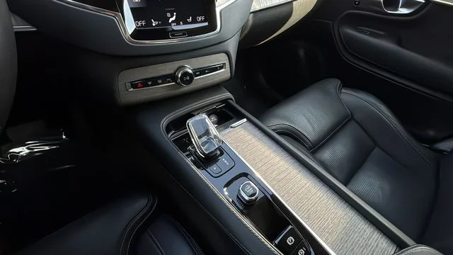 Used 2022 White Volvo T8 Inscription 7 Passenger image 37