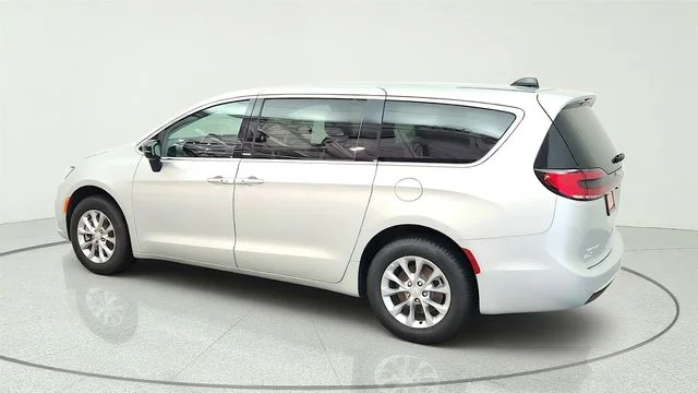 New 2026 Silver Mist Clear-Coat Exterior Paint Chrysler Select image 8