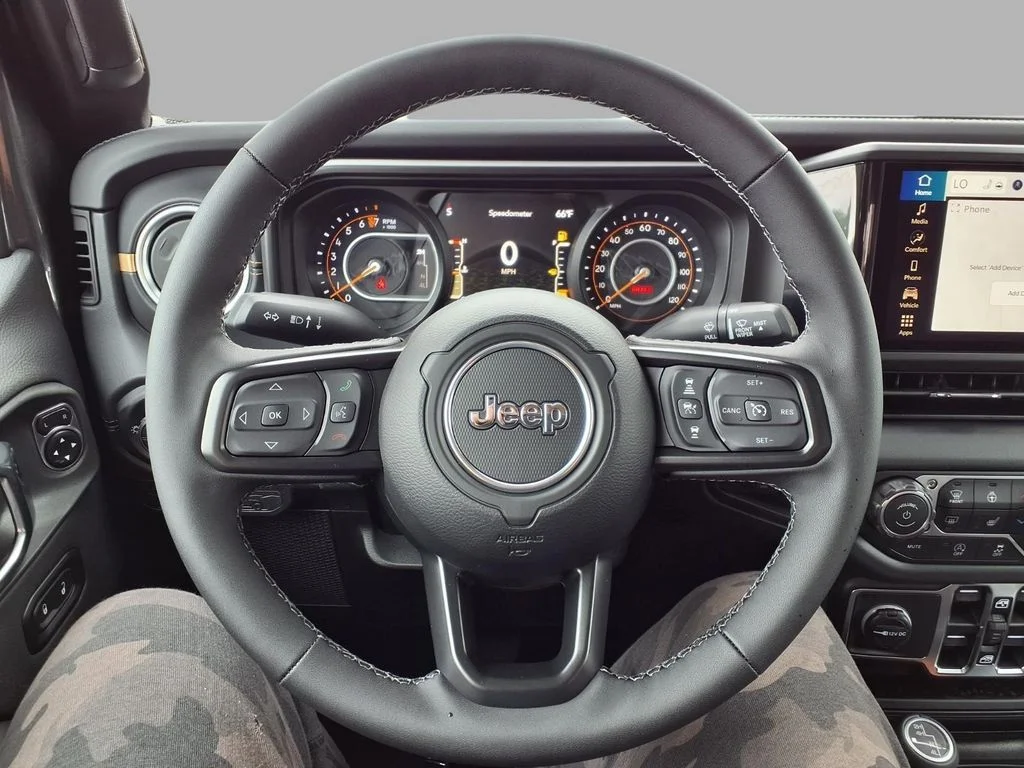 New 2026 Granite Crystal Metallic Clearcoat Jeep Sahara image 15