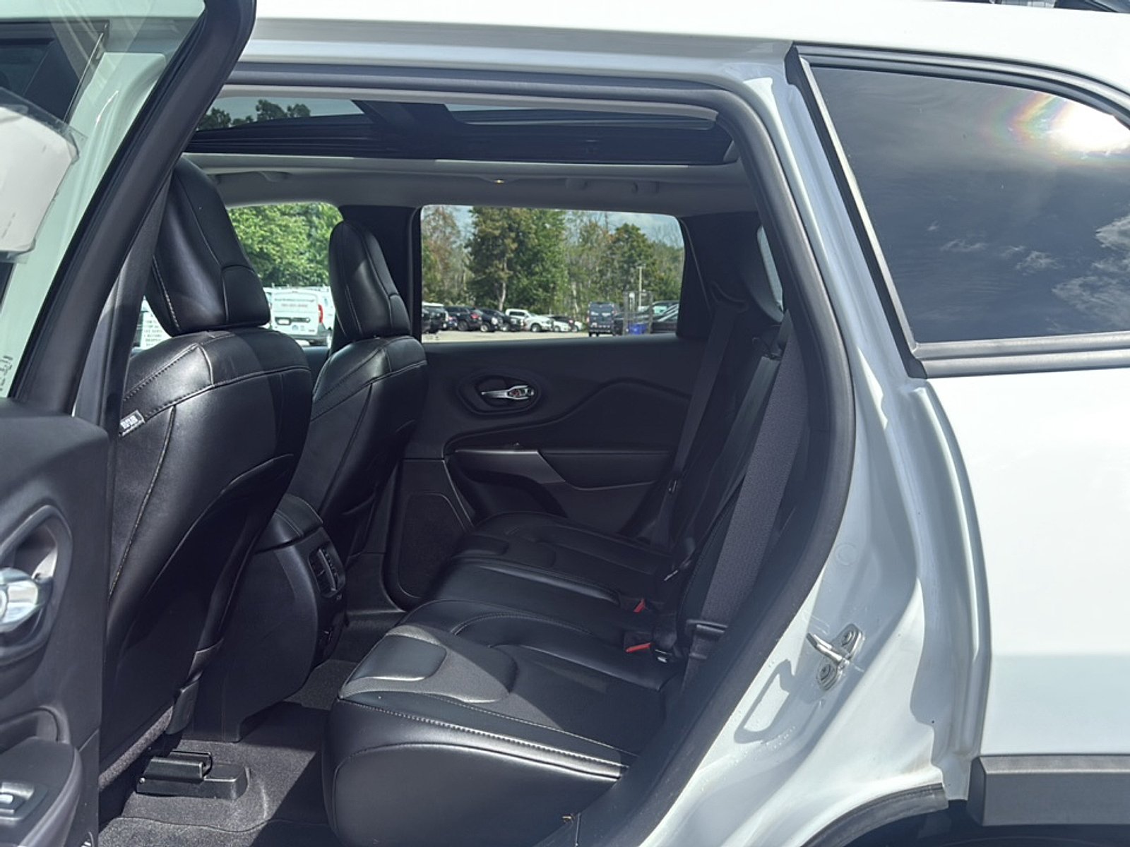 Used 2022 Bright White Clearcoat Jeep Limited 4x4 image 28