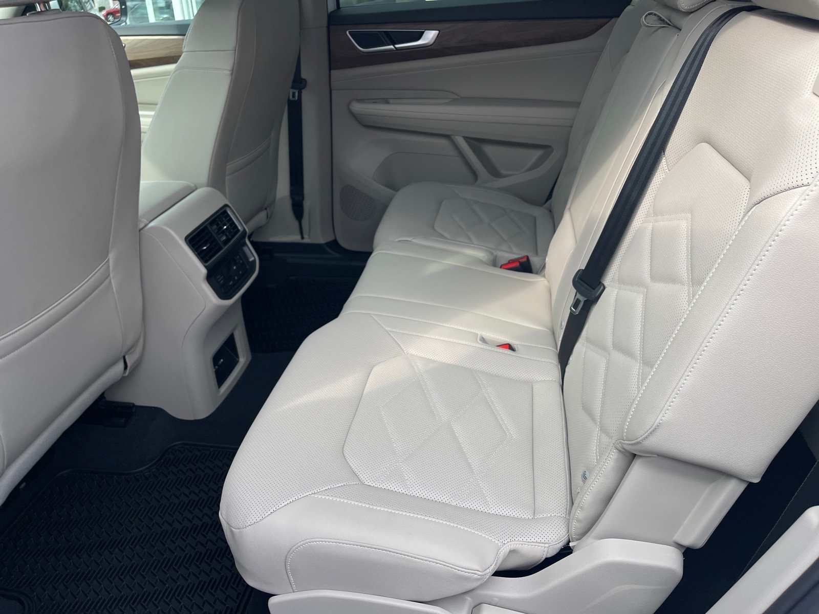 2026 Volkswagen Atlas SE - Photo 11