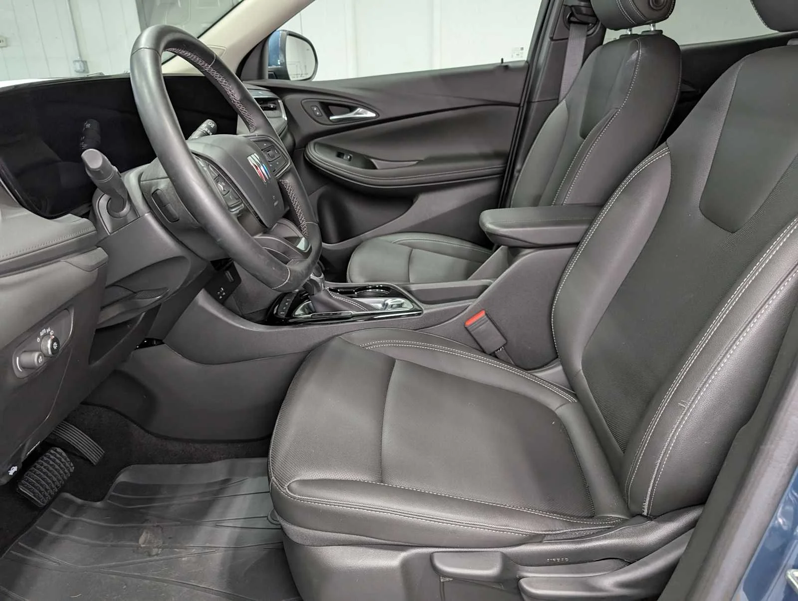 Used 2024 BLUE Buick Sport Touring image 4