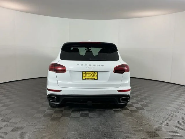 Used 2017  Porsche  image 6