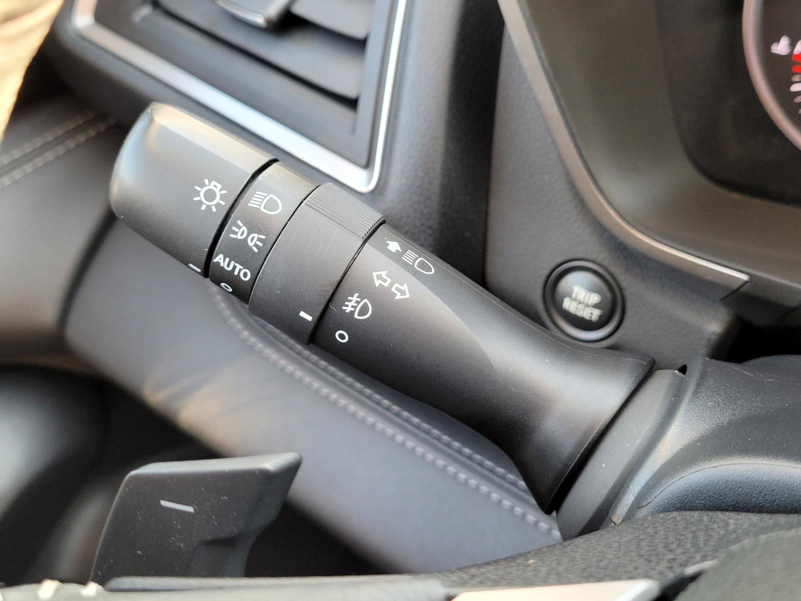 Used 2023 Ice Silver Metallic Subaru Limited image 30