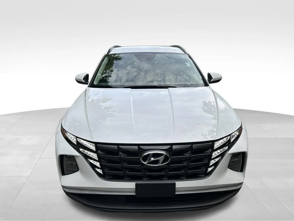 Used 2024 White Hyundai SEL image 9