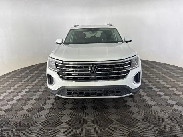 Used 2024  Volkswagen 2.0T SE w/Technology image 3