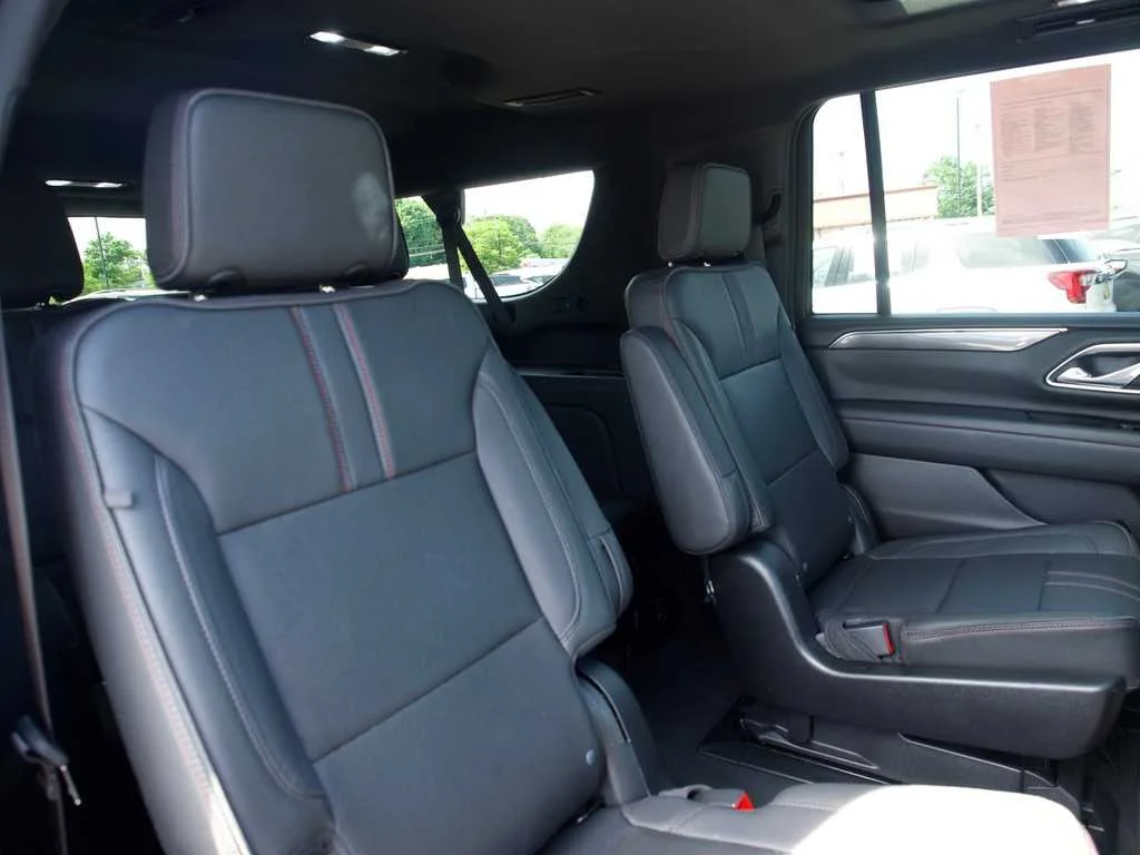 2023 Chevrolet Suburban RST - Photo 34
