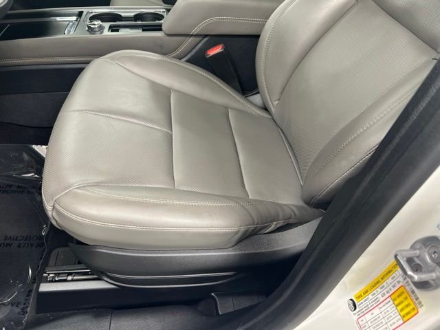 Used 2023 White Lincoln Standard image 14