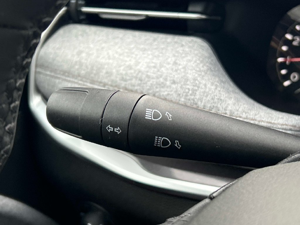 Used 2023 Gray Jeep Latitude Lux image 31