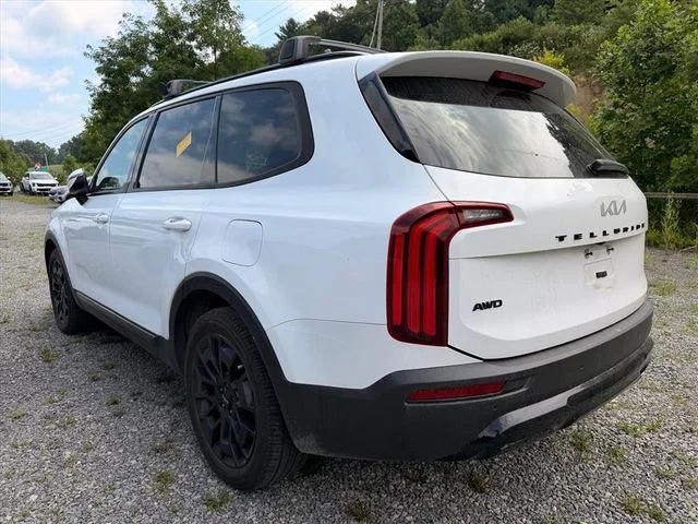 Used 2022 White Kia EX image 21